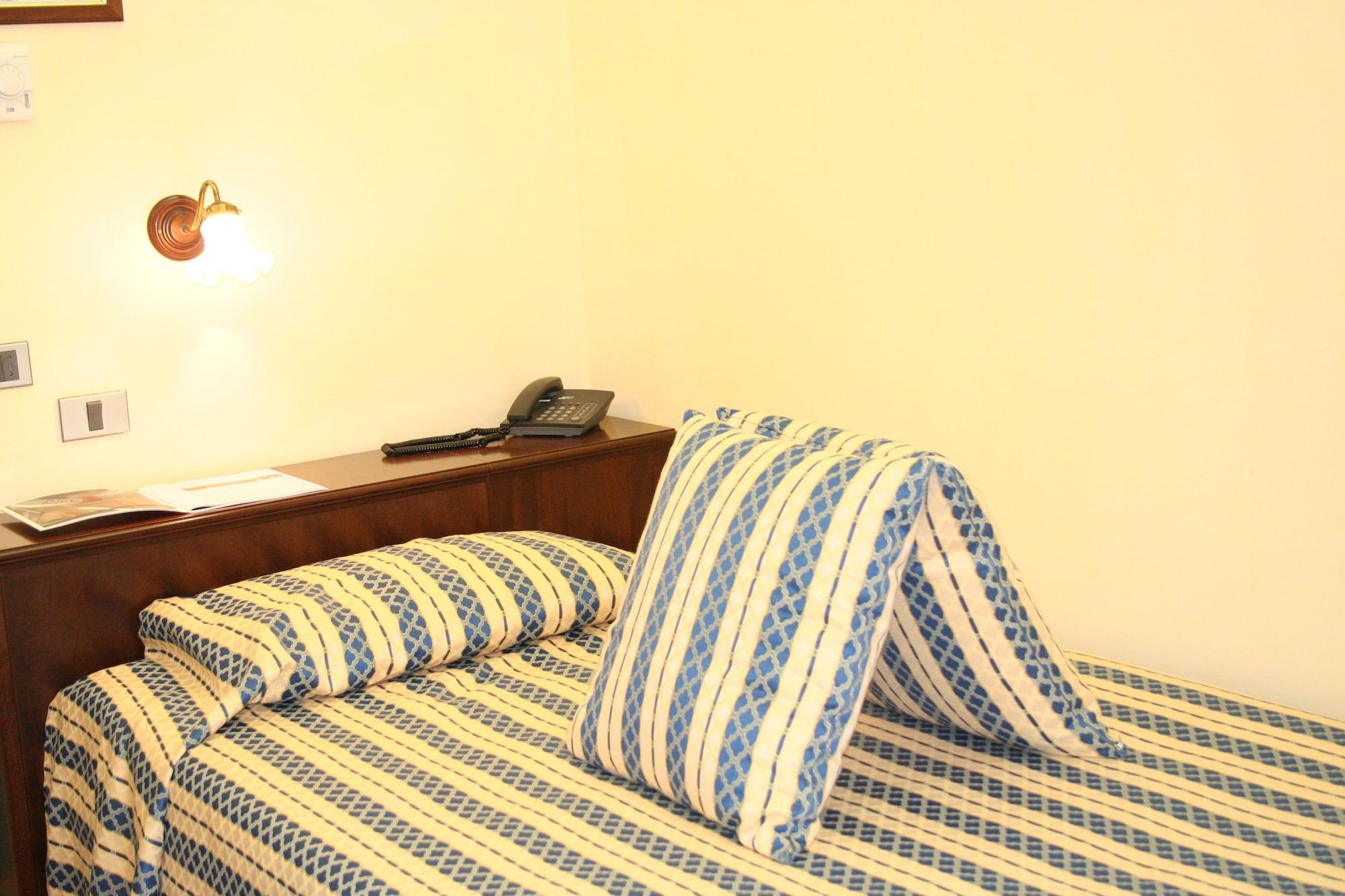 Hotel Milano Helvetia - In Centro Con Piscina Riccione Dış mekan fotoğraf