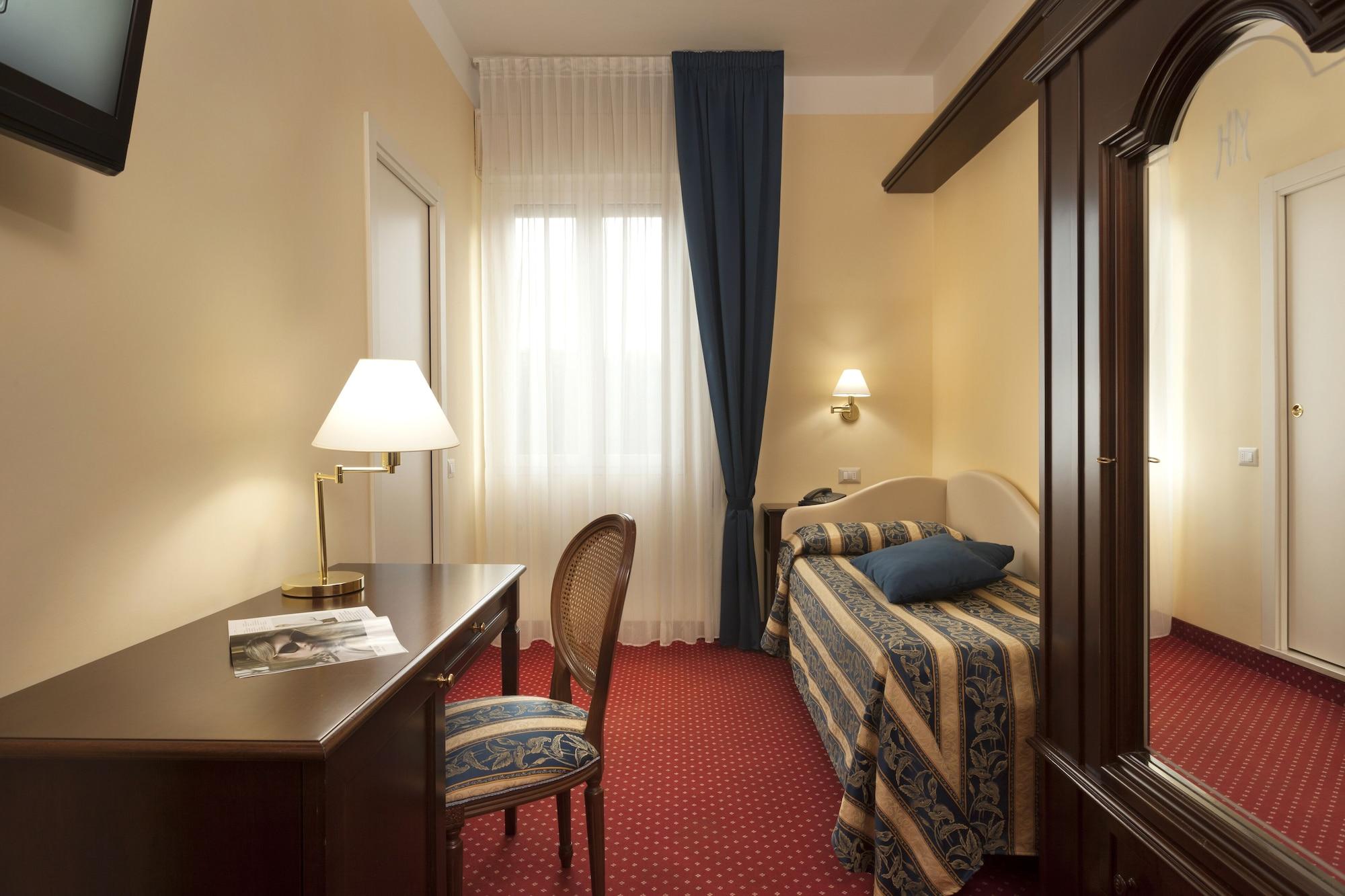 Hotel Milano Helvetia - In Centro Con Piscina Riccione Dış mekan fotoğraf