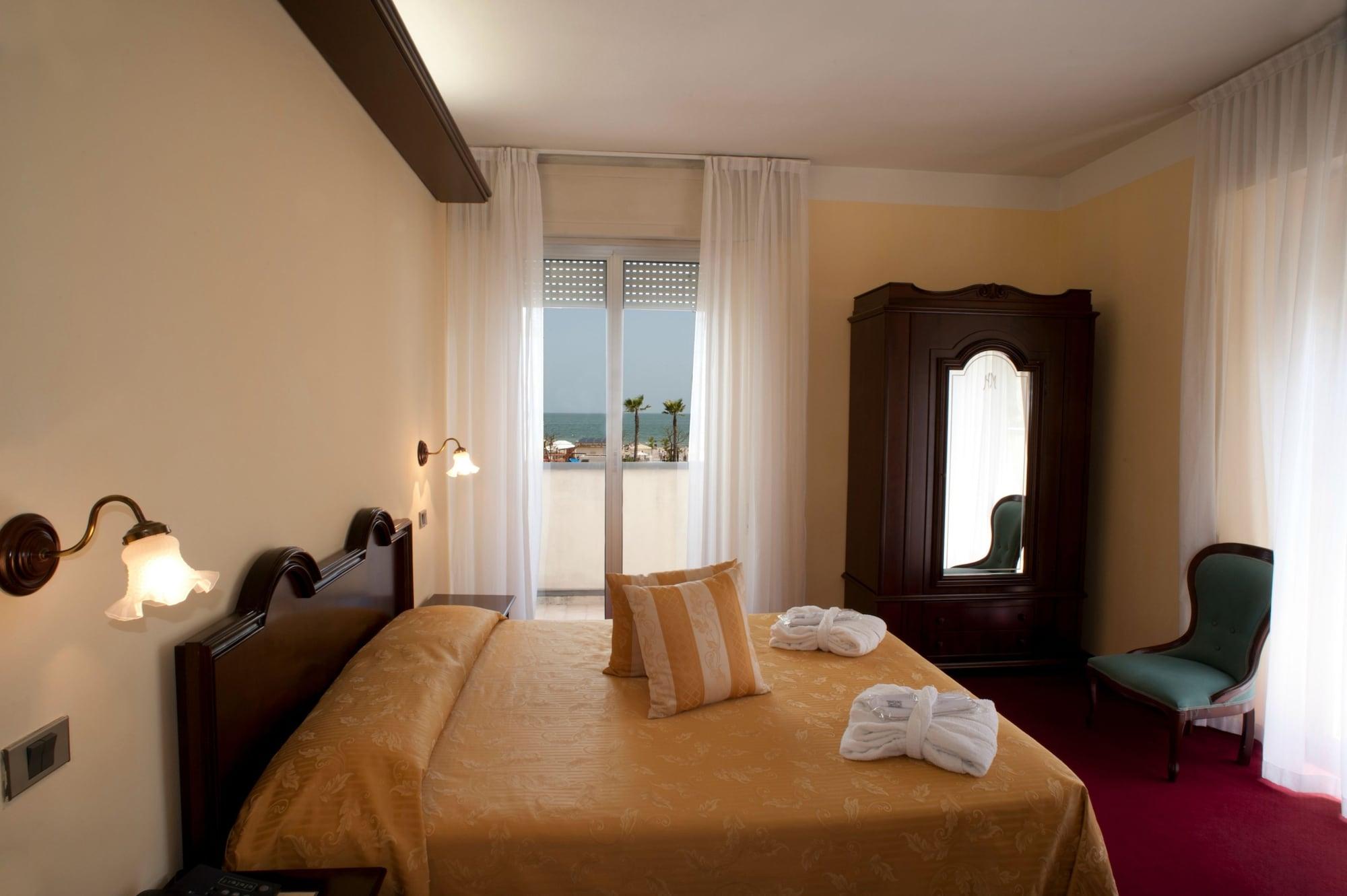 Hotel Milano Helvetia - In Centro Con Piscina Riccione Dış mekan fotoğraf
