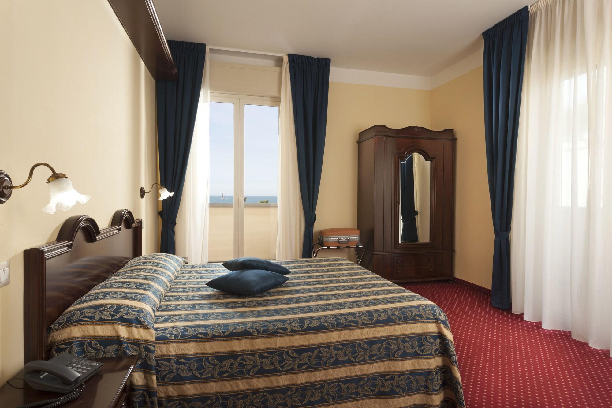 Hotel Milano Helvetia - In Centro Con Piscina Riccione Dış mekan fotoğraf