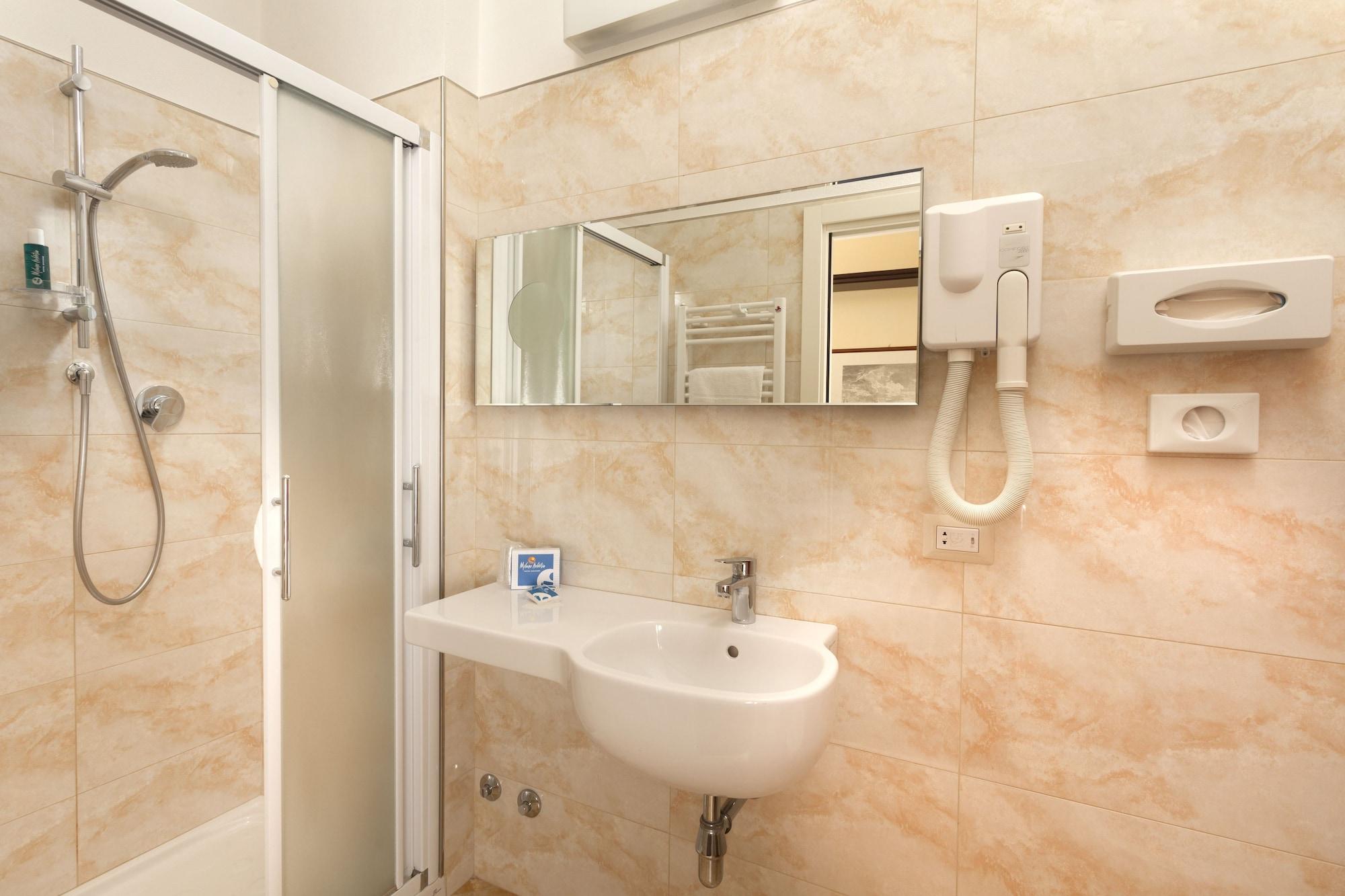 Hotel Milano Helvetia - In Centro Con Piscina Riccione Dış mekan fotoğraf