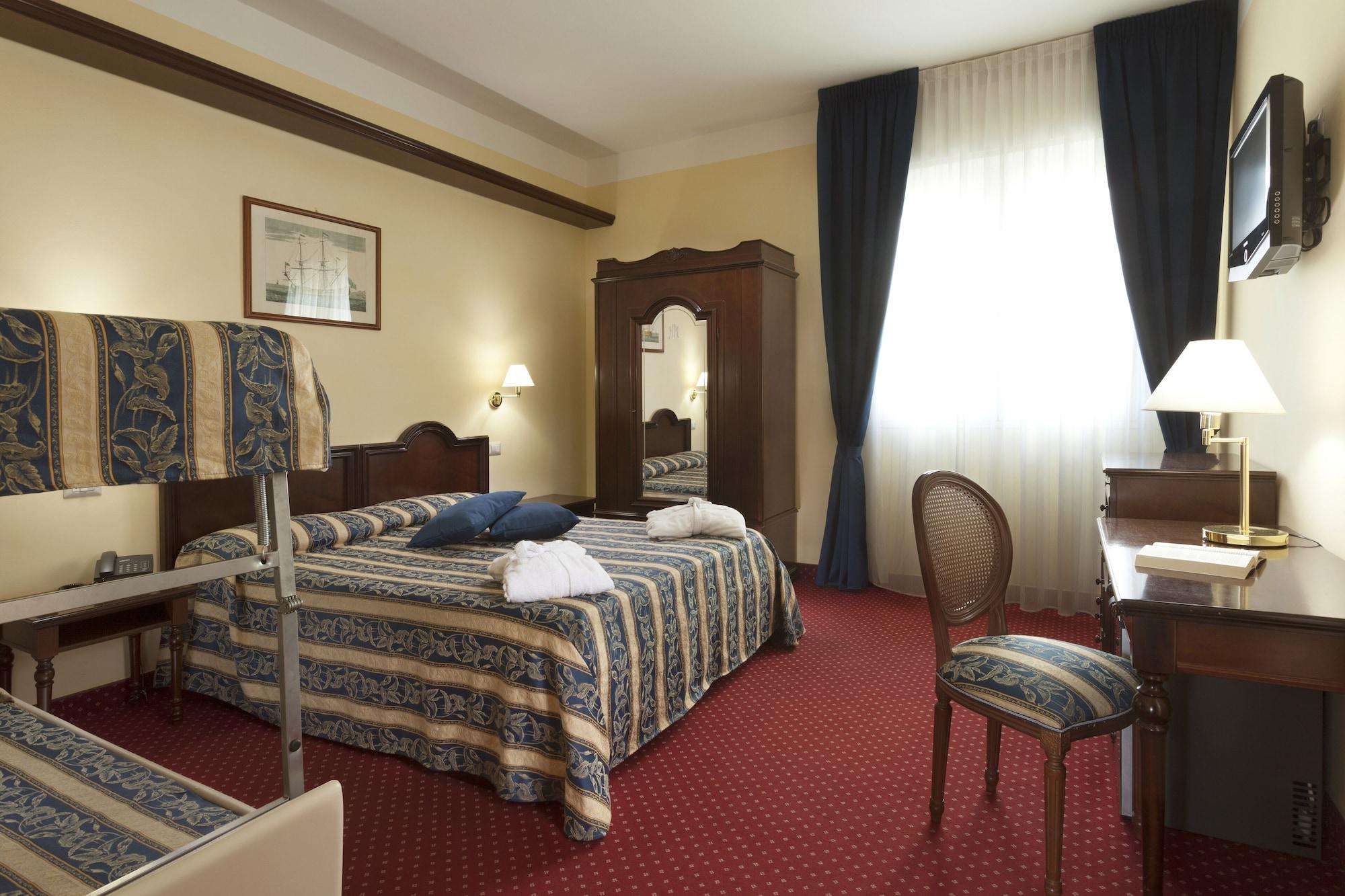 Hotel Milano Helvetia - In Centro Con Piscina Riccione Dış mekan fotoğraf