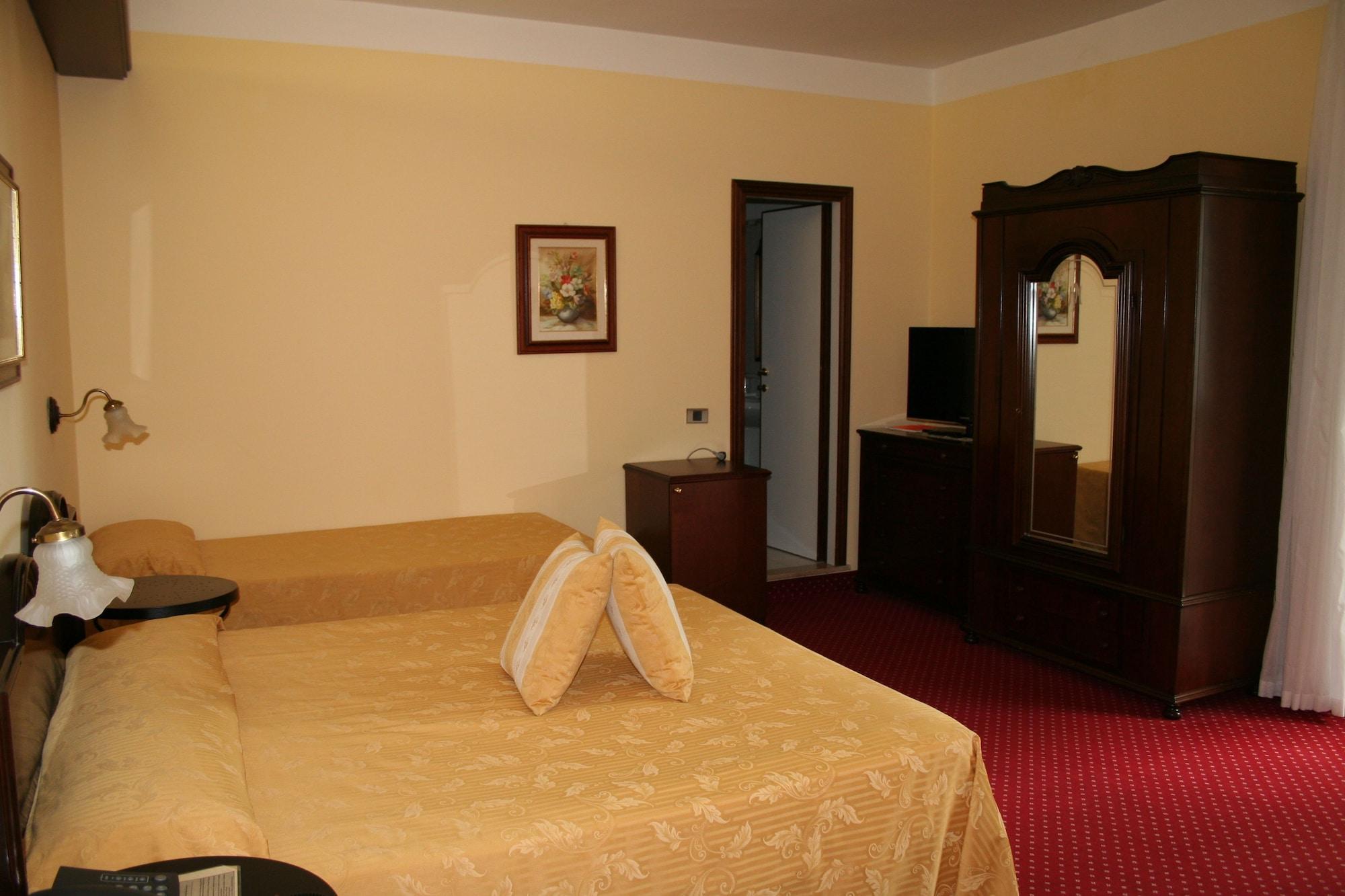 Hotel Milano Helvetia - In Centro Con Piscina Riccione Dış mekan fotoğraf