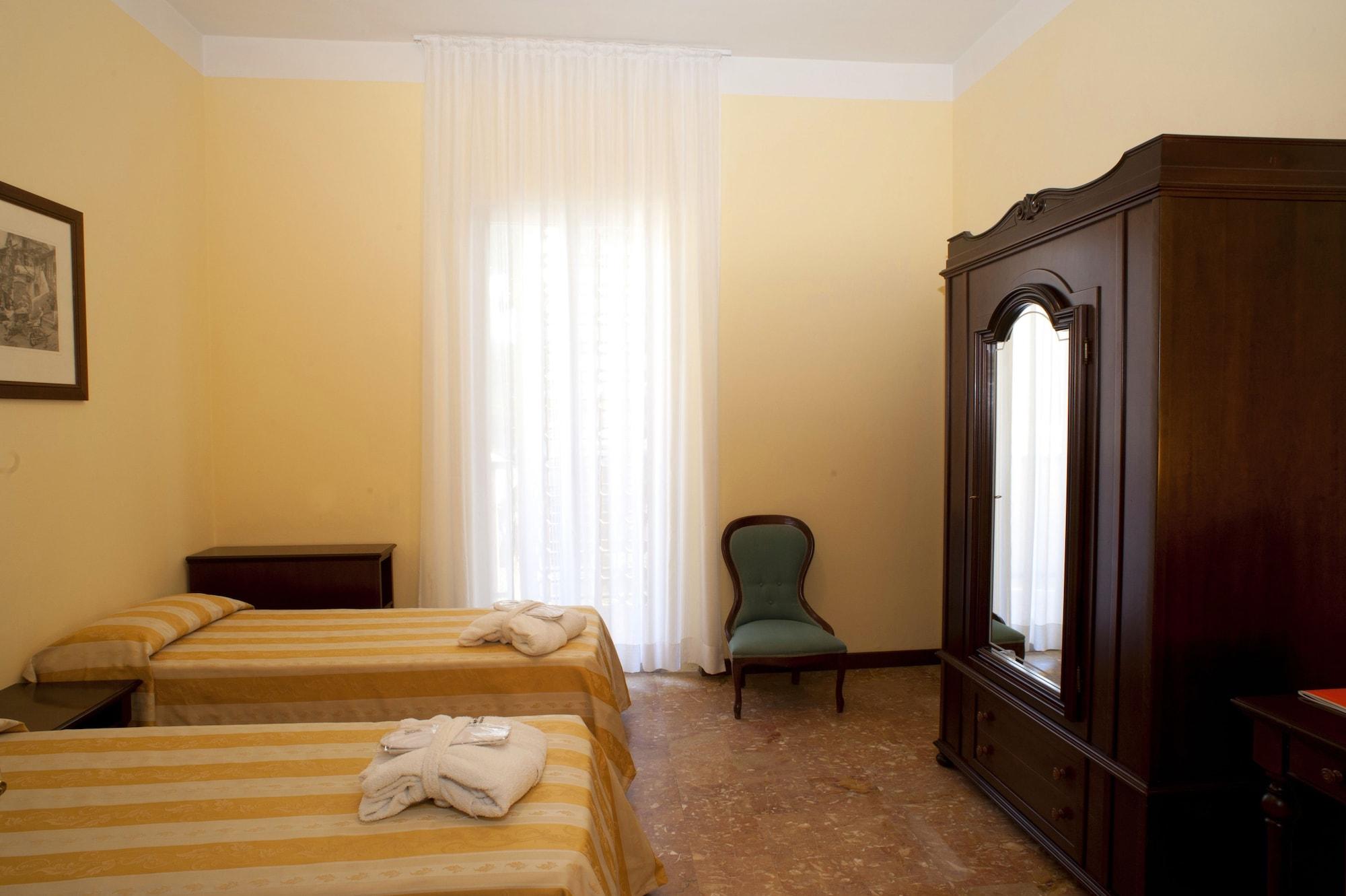 Hotel Milano Helvetia - In Centro Con Piscina Riccione Dış mekan fotoğraf