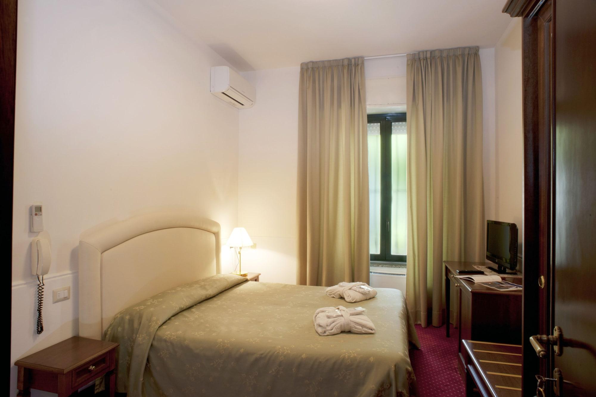 Hotel Milano Helvetia - In Centro Con Piscina Riccione Dış mekan fotoğraf