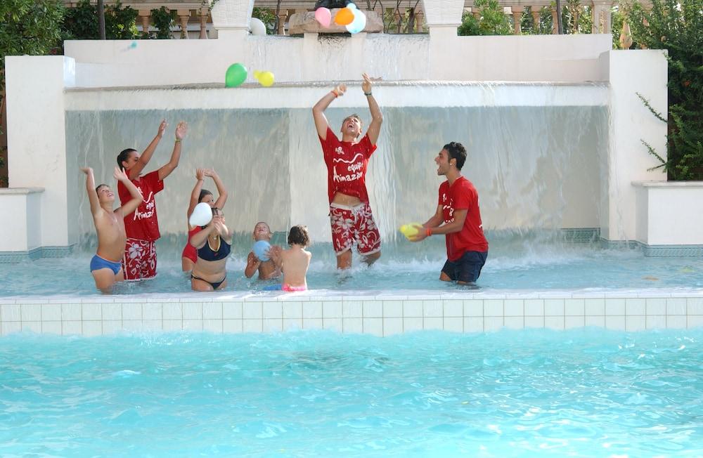 Hotel Milano Helvetia - In Centro Con Piscina Riccione Dış mekan fotoğraf