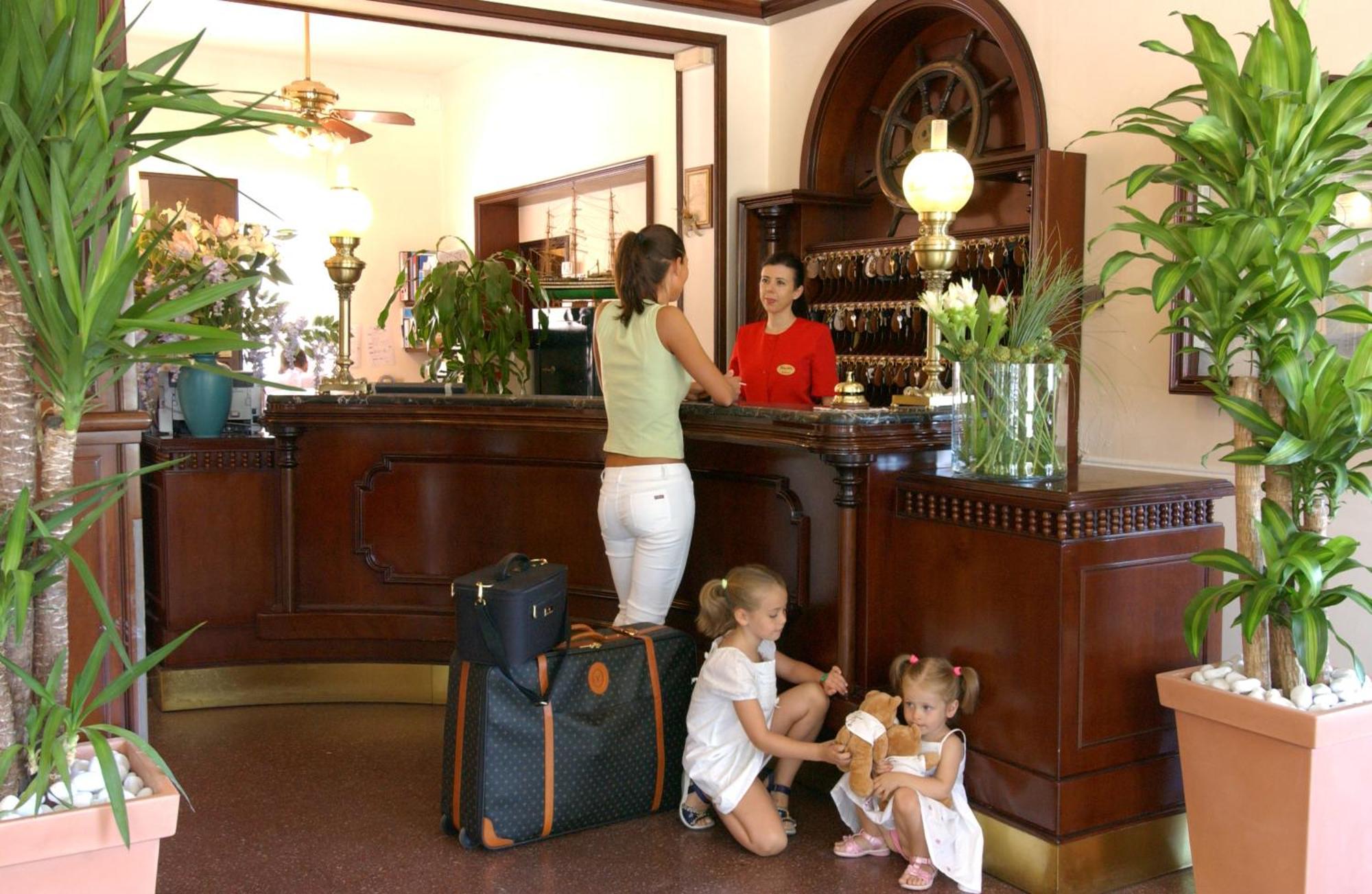 Hotel Milano Helvetia - In Centro Con Piscina Riccione Dış mekan fotoğraf