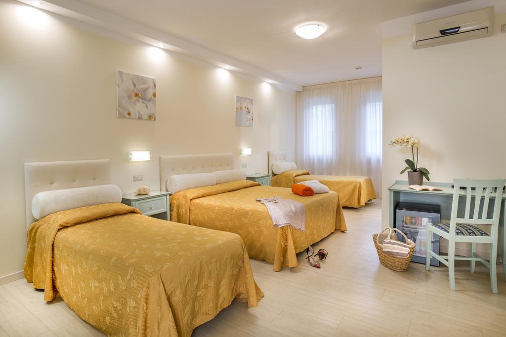 Hotel Milano Helvetia - In Centro Con Piscina Riccione Dış mekan fotoğraf