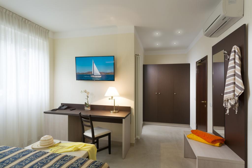 Hotel Milano Helvetia - In Centro Con Piscina Riccione Dış mekan fotoğraf