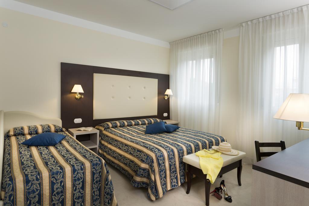 Hotel Milano Helvetia - In Centro Con Piscina Riccione Dış mekan fotoğraf