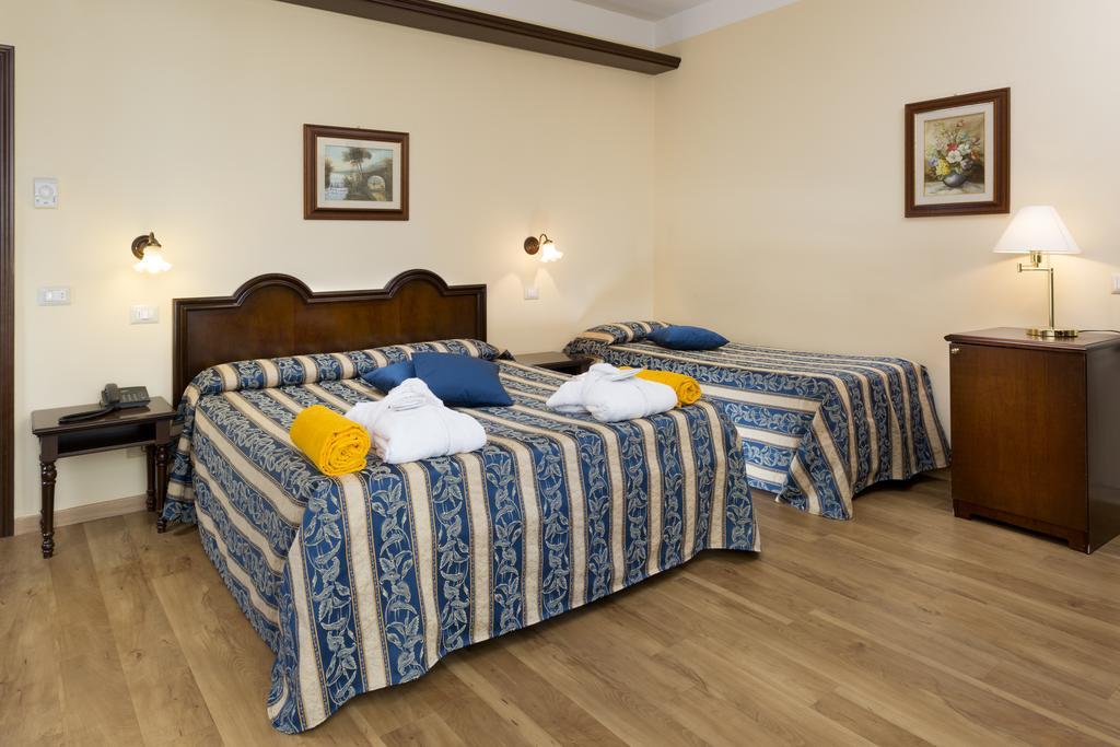 Hotel Milano Helvetia - In Centro Con Piscina Riccione Dış mekan fotoğraf