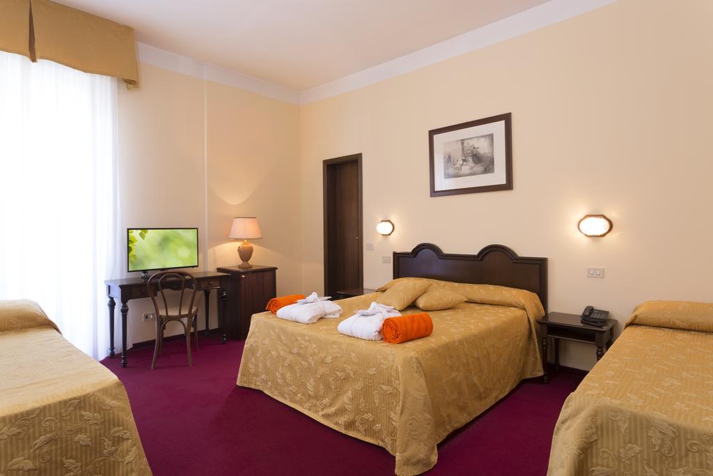Hotel Milano Helvetia - In Centro Con Piscina Riccione Dış mekan fotoğraf