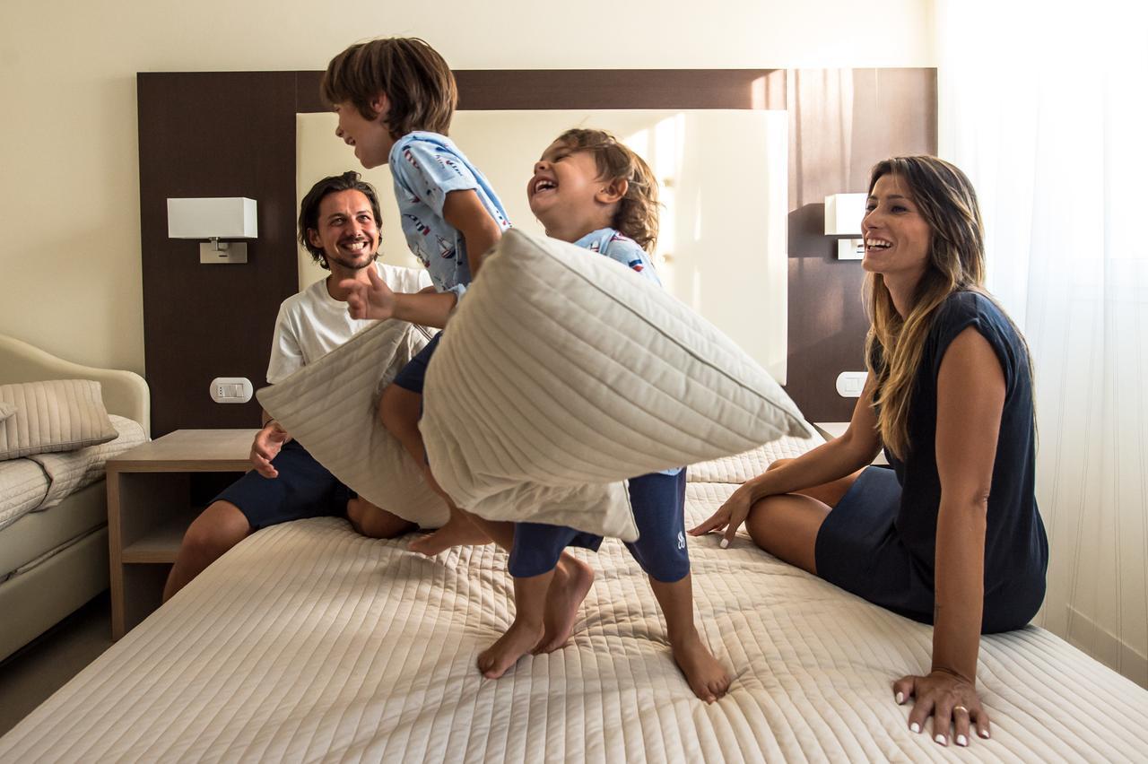 Hotel Milano Helvetia - In Centro Con Piscina Riccione Dış mekan fotoğraf