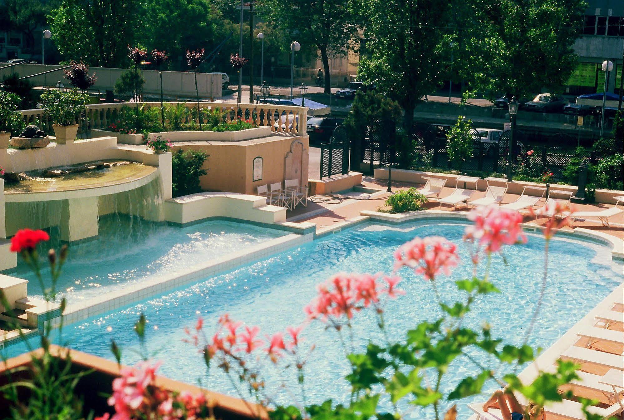 Hotel Milano Helvetia - In Centro Con Piscina Riccione Dış mekan fotoğraf