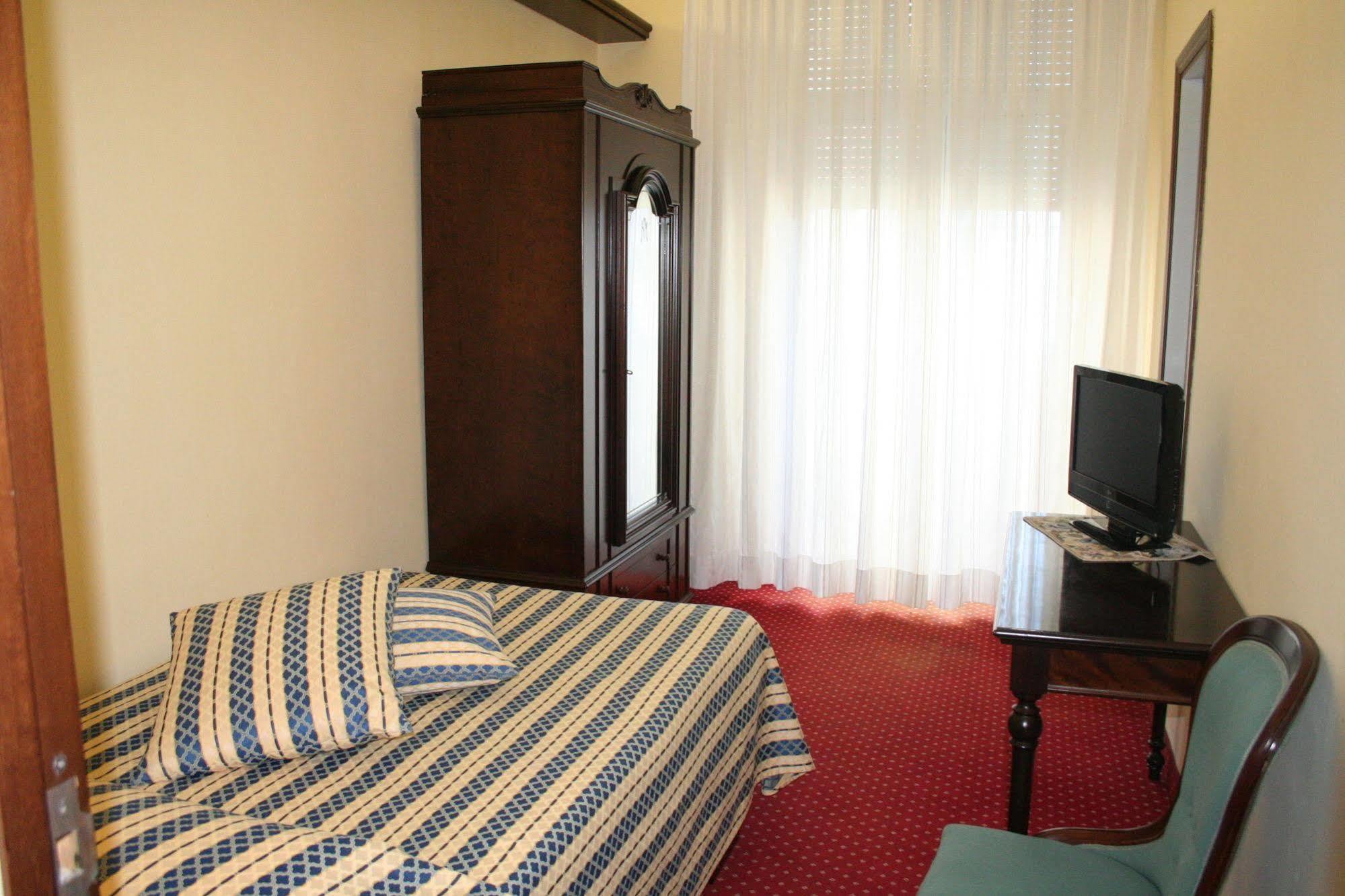 Hotel Milano Helvetia - In Centro Con Piscina Riccione Dış mekan fotoğraf