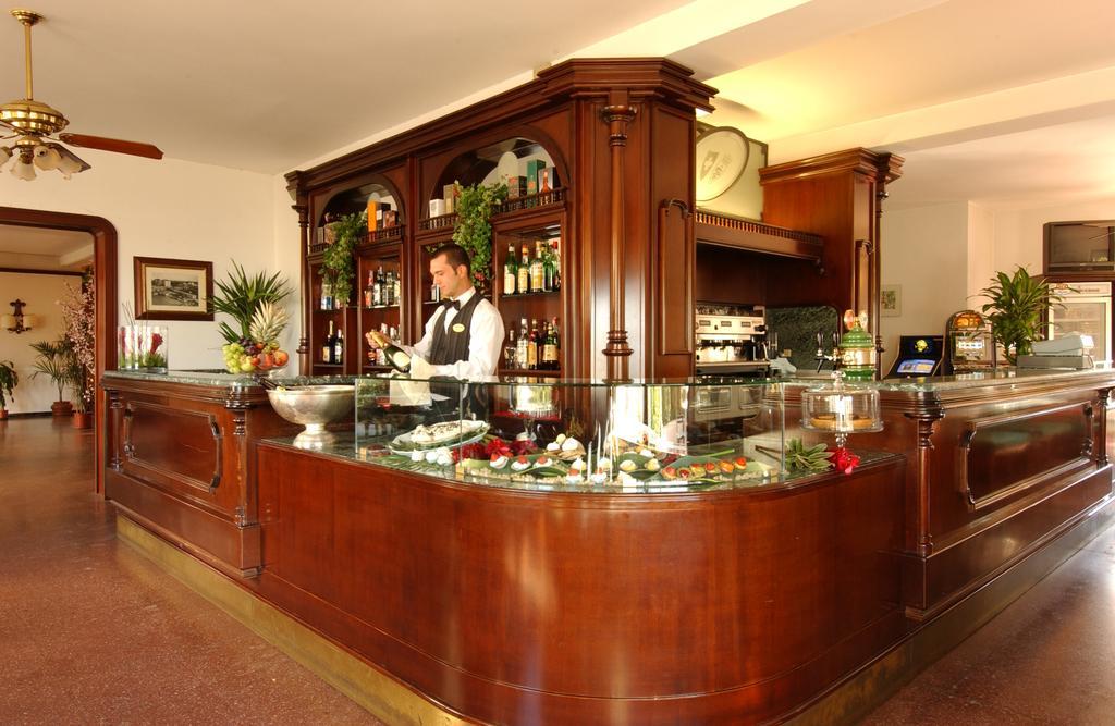 Hotel Milano Helvetia - In Centro Con Piscina Riccione Dış mekan fotoğraf
